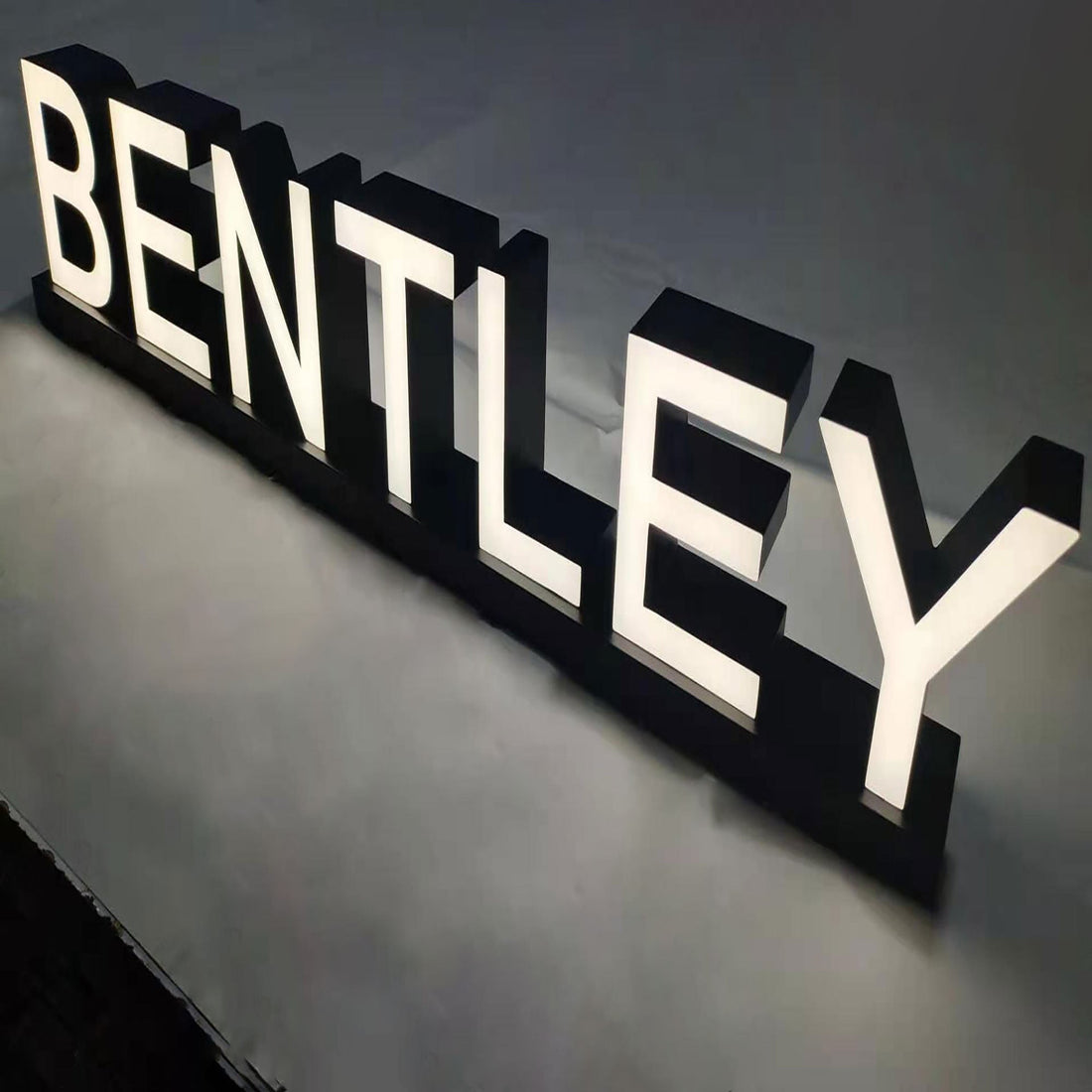 Custom LED Desk Top Sign Free Standing Table Sign Advertising Display Logo Double Side Illuminate Acrylic Letter Sign
