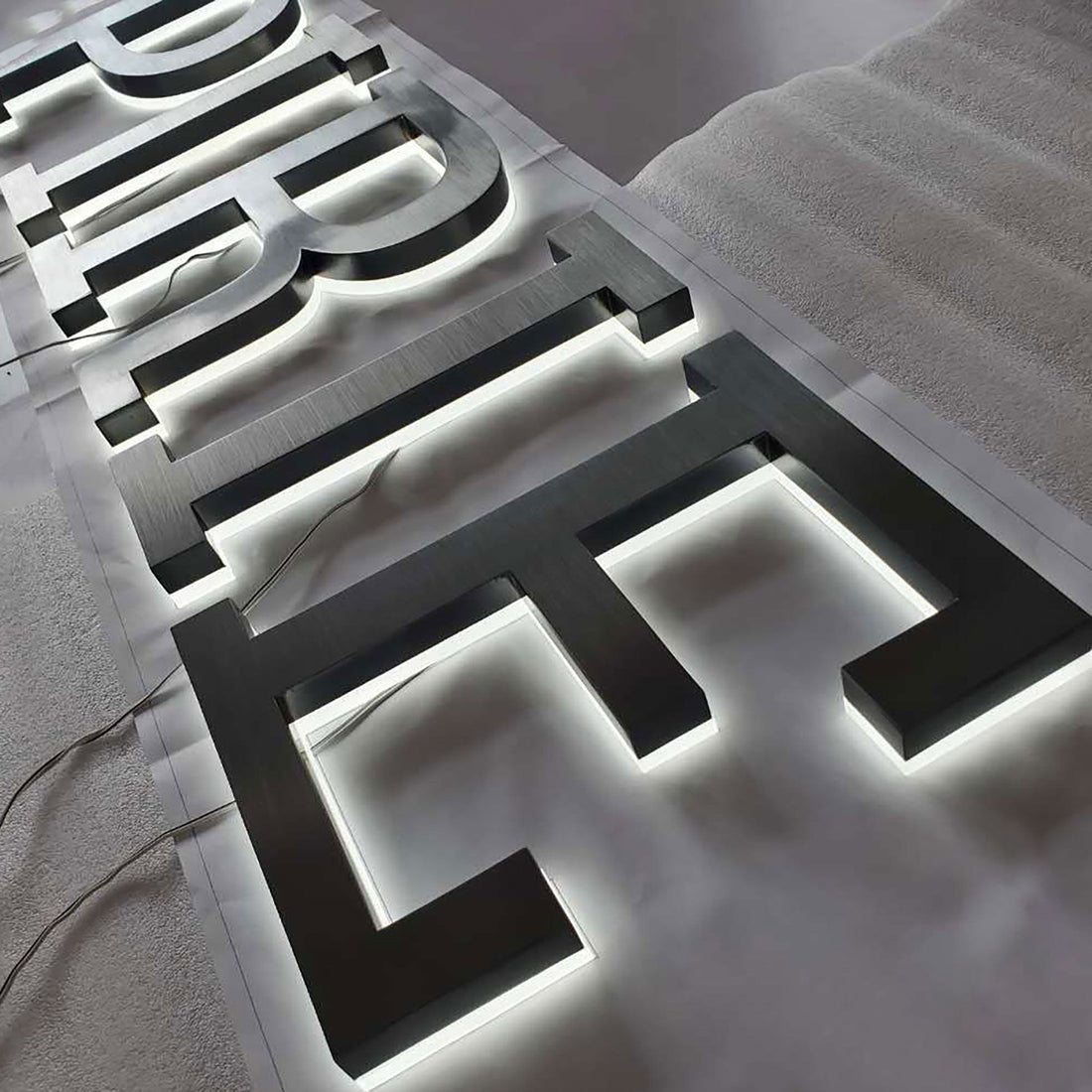 Fast delivery Led Channel Letter Sign Led Back Illuminate Letter Signs Store Stainless Steel Business Sign Outdoor Installation