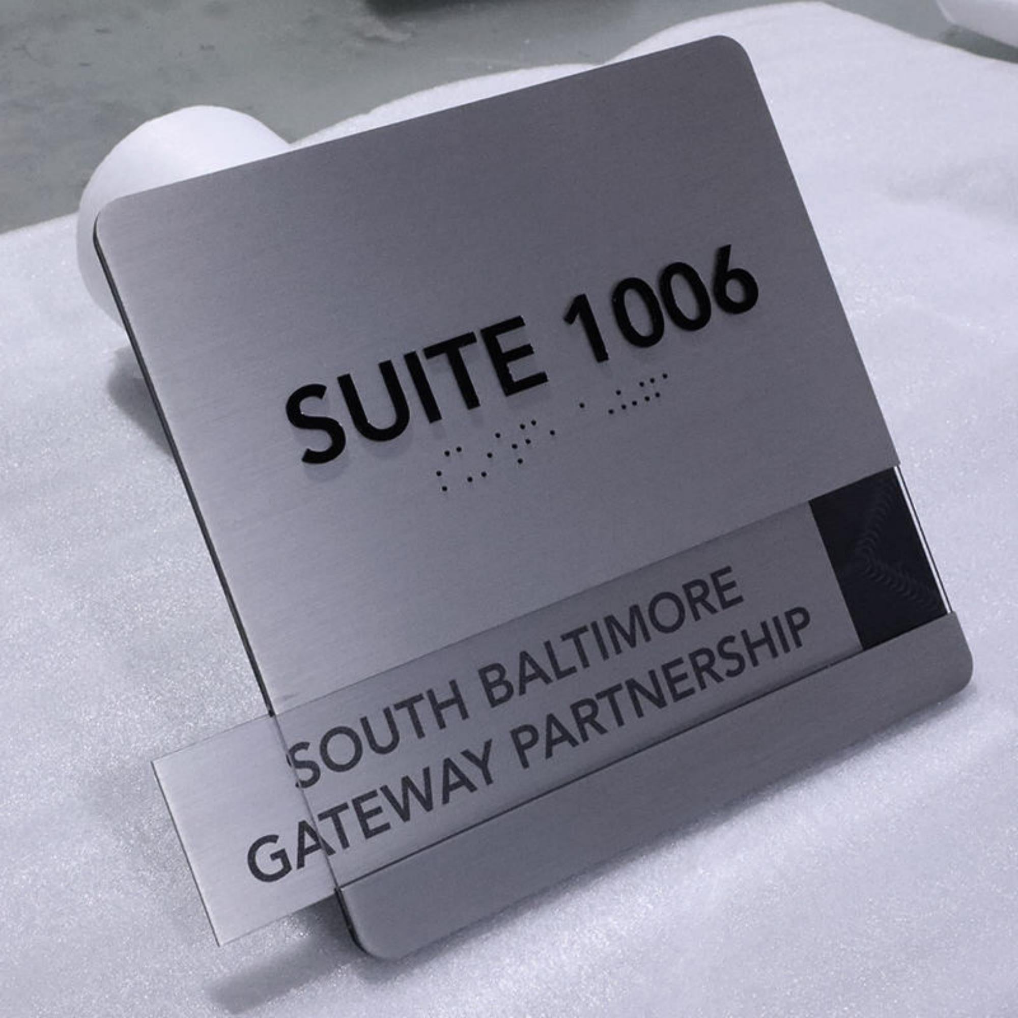 Silver Brushed Metal Plates Stainless Steel Sign Wall Mounted Braille Signage Directional Signs