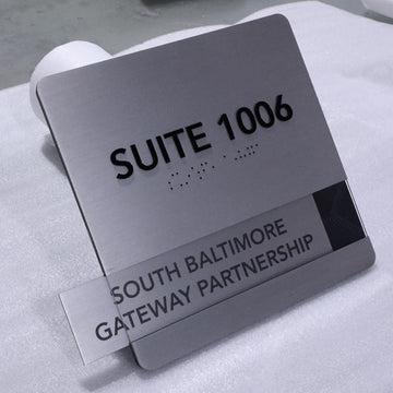 Silver Brushed Metal Plates Stainless Steel Sign Wall Mounted Braille Signage Directional Signs