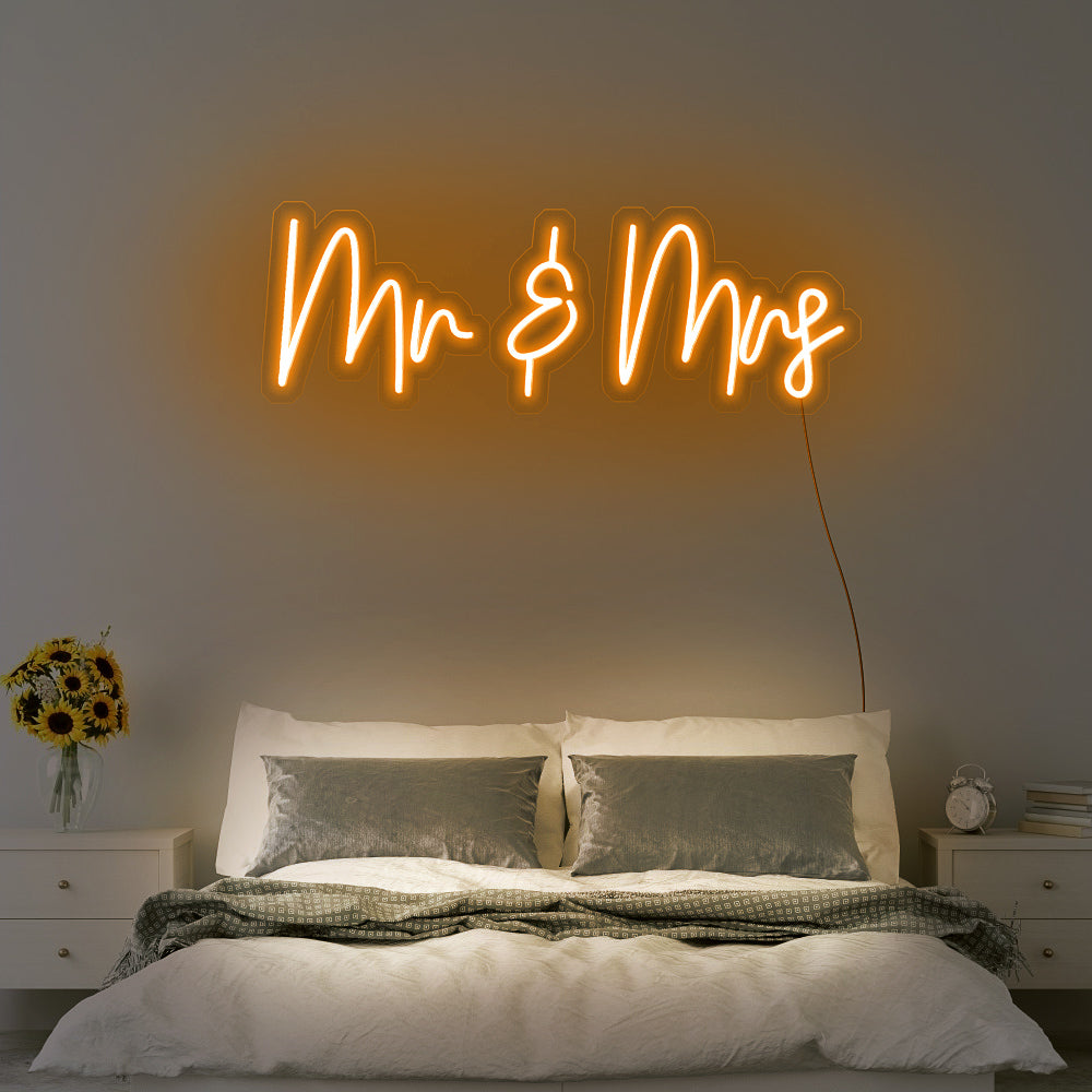 “Mr&Mrs” Neon